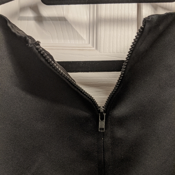 Simple lines to finish an outfit - Picture 3 of 3